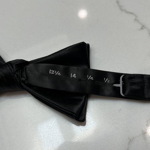 American Traditions bowtie, black, see photo for size. - Picture 3 of 3